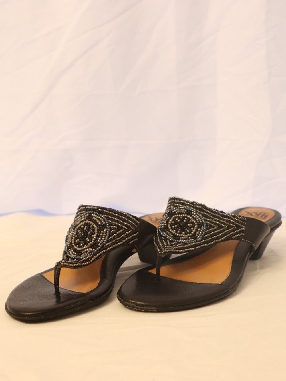 Stylish Sofft Size 9 Black Beaded Thong Sandals